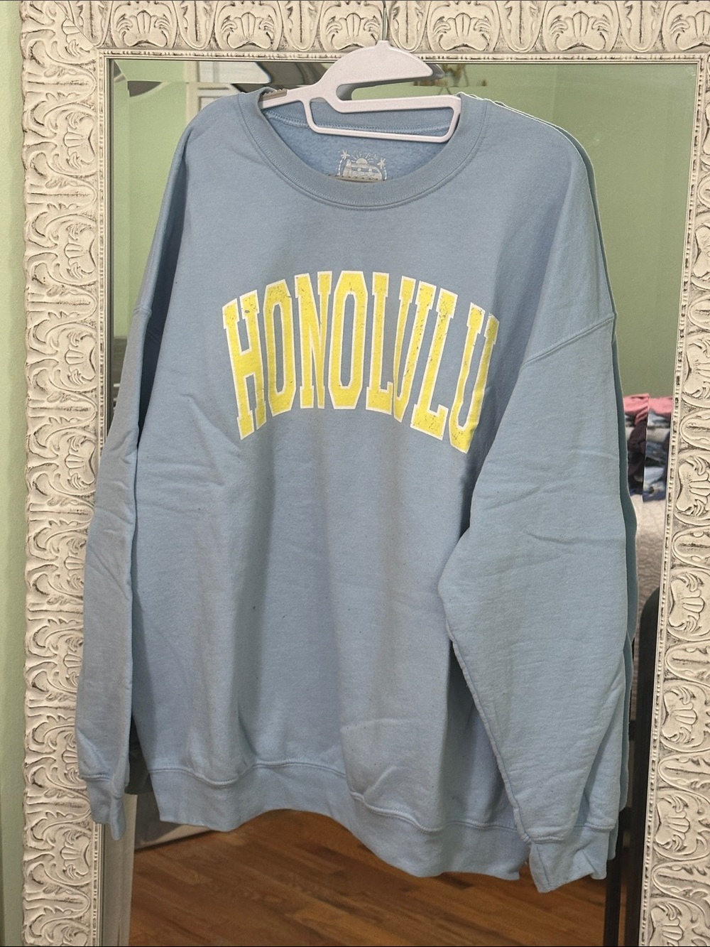 Sunkissed Coconut Honolulu Graphic Crewneck Sweatshirt - Light Blue
